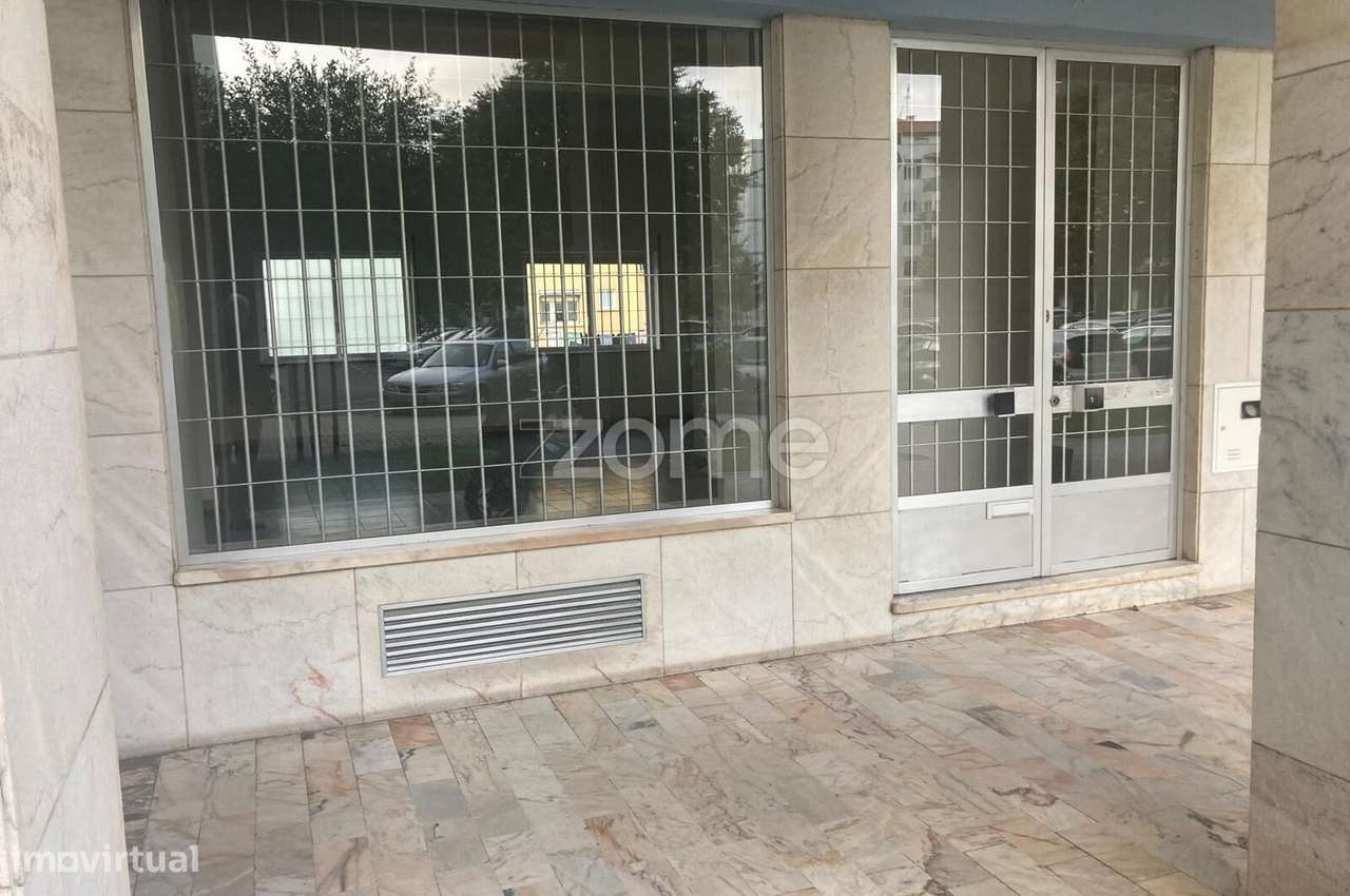 Loja à Venda no Centro da Amadora – Largo Cristóvão da Gama-12