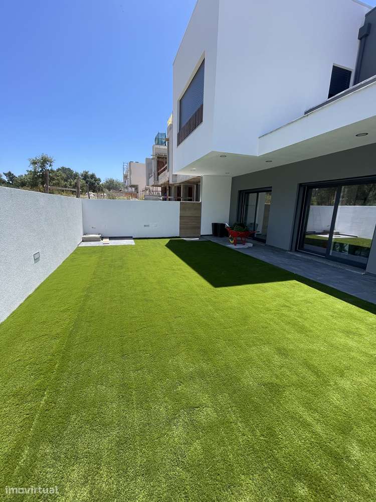 Moradia nova T3 com piscina Caminho branco Sesimbra-11