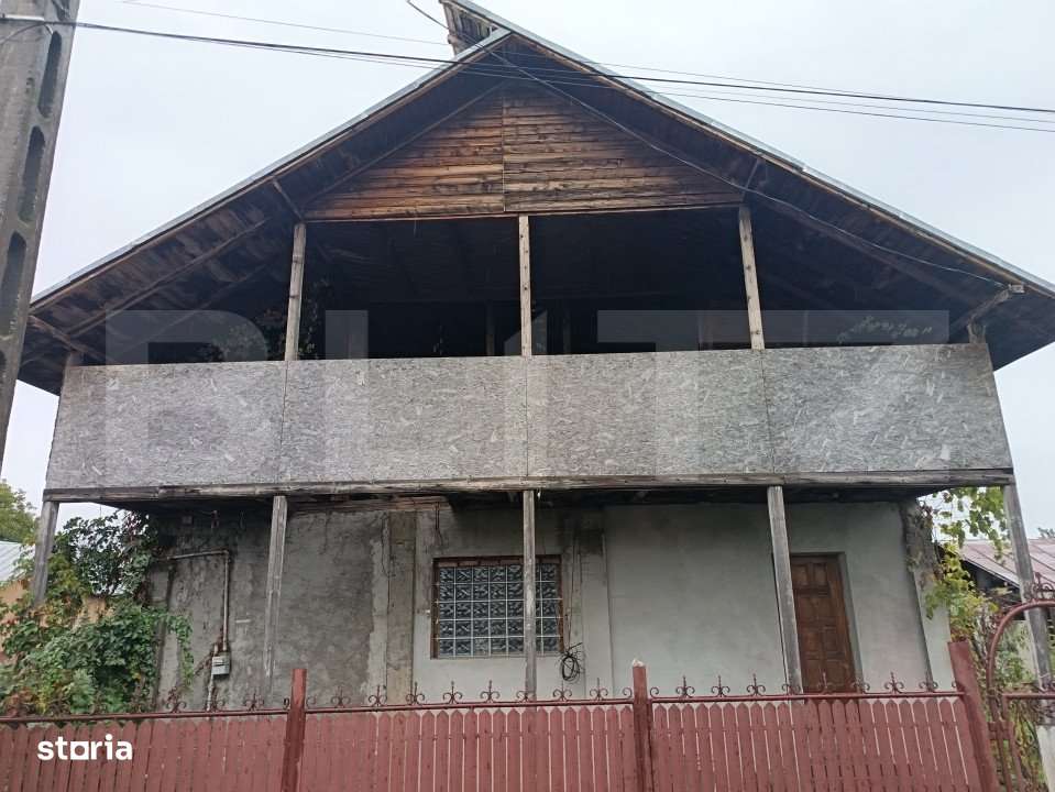 Casa renovabila ,spatioasa,cu un teren generos si gradina intr-o zona - Imagine principală: 2/17