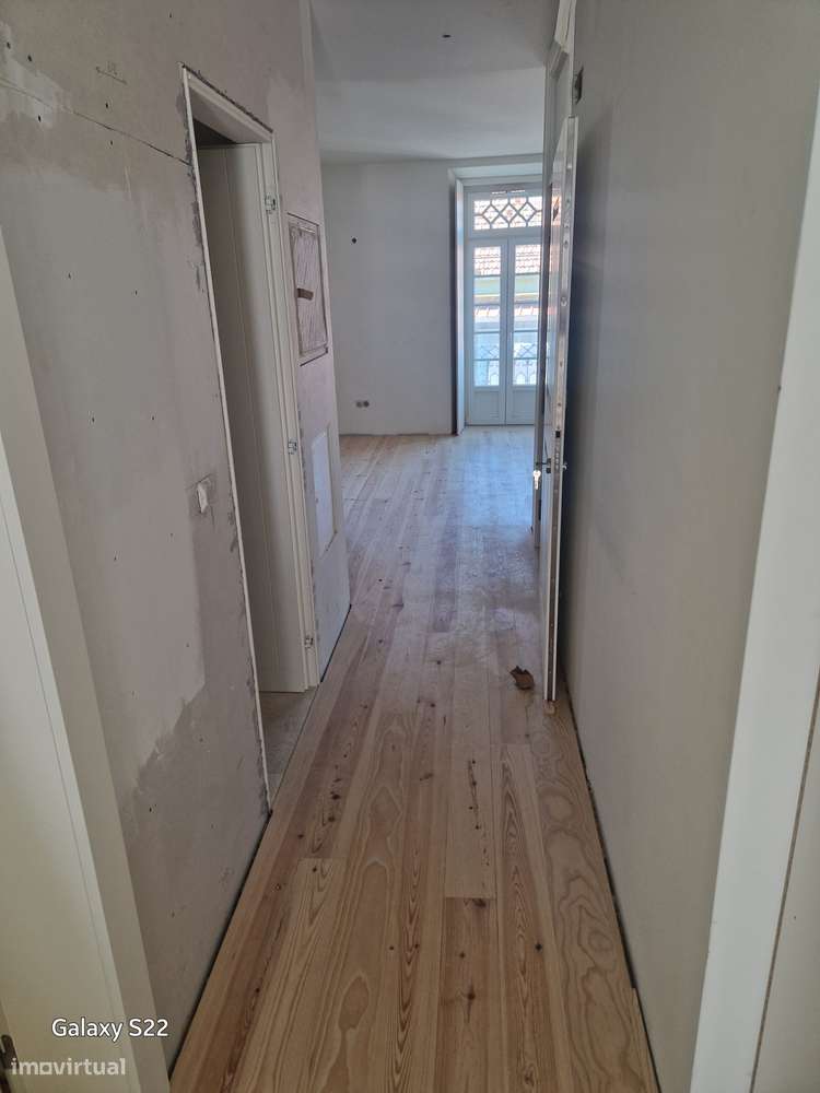 T2 no 3º Andar com 3 Jardins, Elevador, Coz.Equipada Lx-29