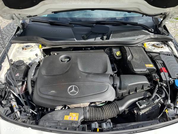 Mercedes-Benz CLA 200 7G-DCT AMG Line - 13