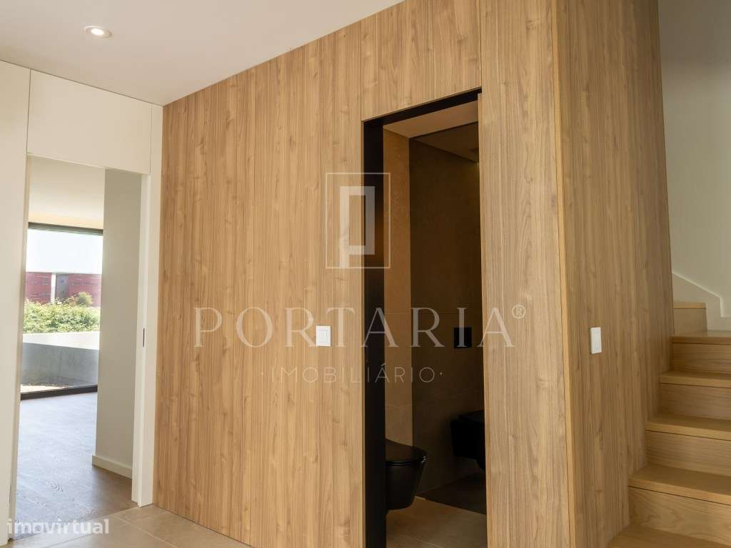 Moradia T4 com vista ria (junto à universidade)-9
