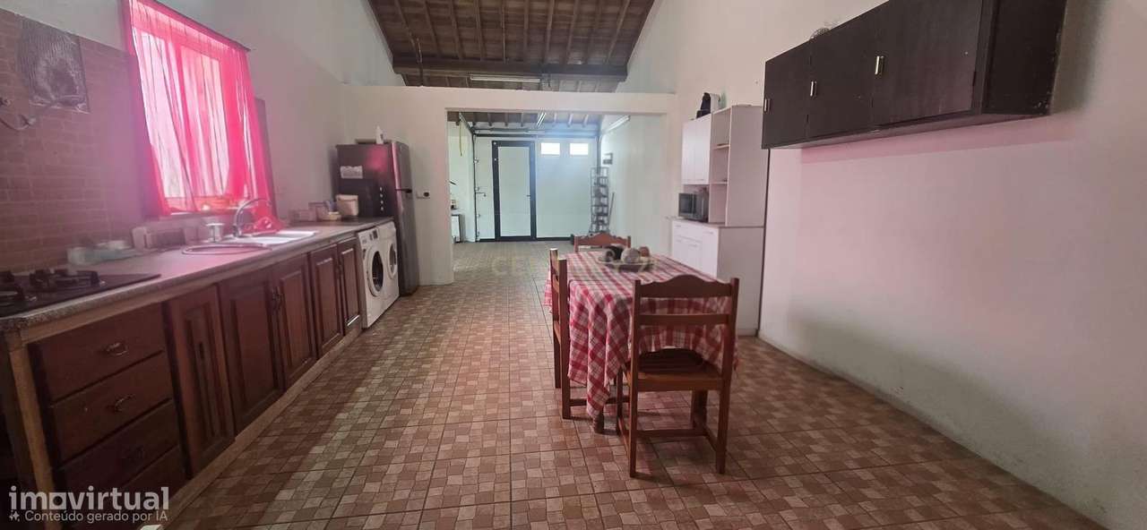 Moradia V3 com Terreno de 1.392 m² na Lomba do Pomar – Povoação-14