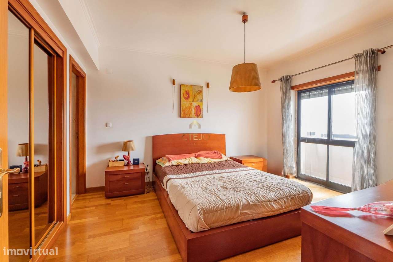 Apartamento T3 com Vista Rio em Póvoa de Santa Iria-19