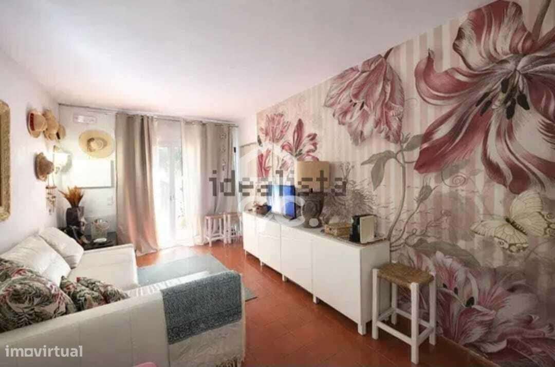 Apartamento TO convertido a T1 em condomínio fechado com 3 piscinas, c-13