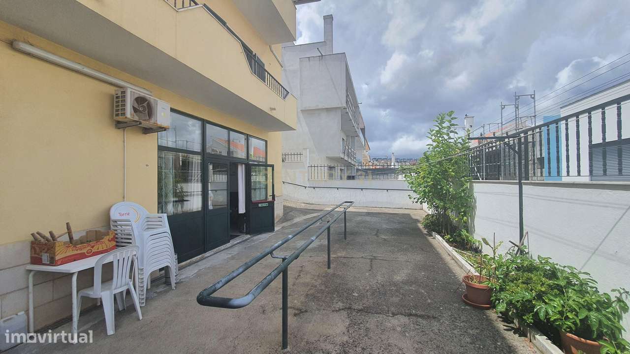 Lar Licenciado e em Funcionamento em Odivelas-2