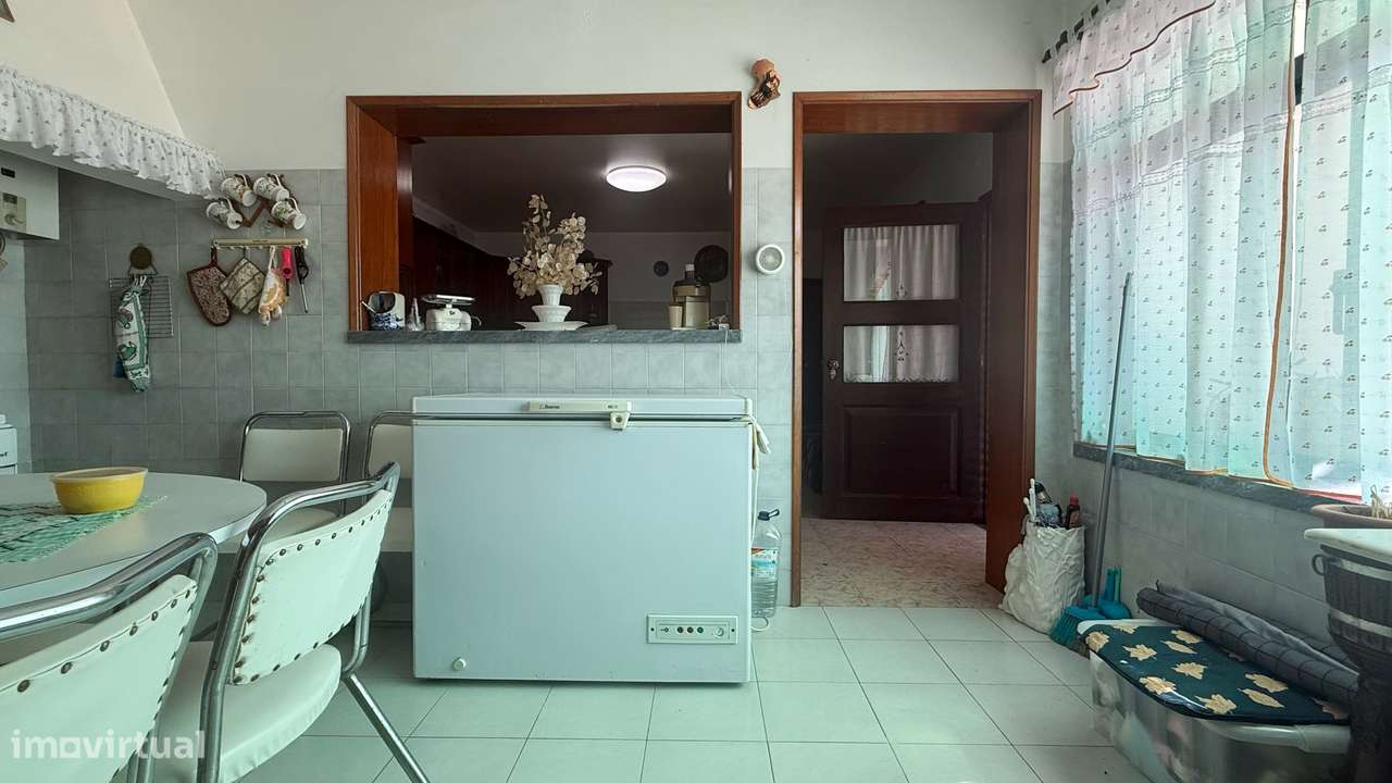 Moradia Isolada com Terreno Amplo em Parceiros da Igreja, torres novas-23