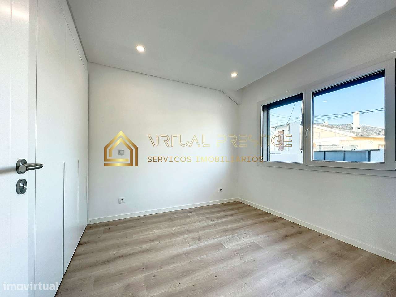 Moradia T4 nova com piscina e garagem – Charneca da Caparica-15