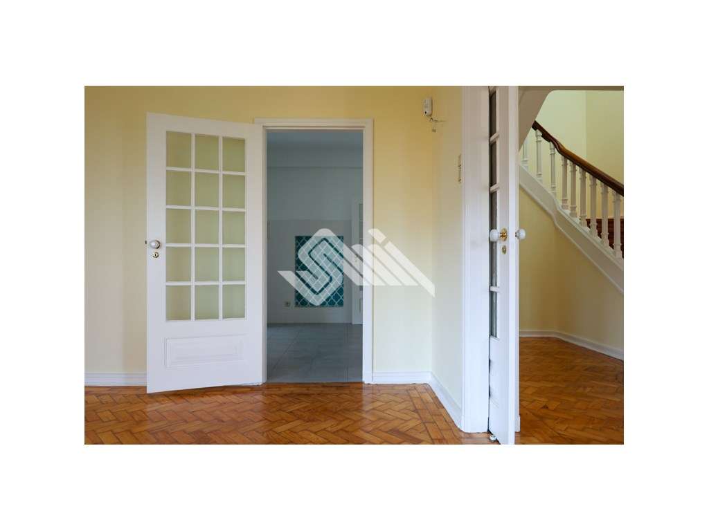 Moradia T5 c/Jardim Campo Alegre-5