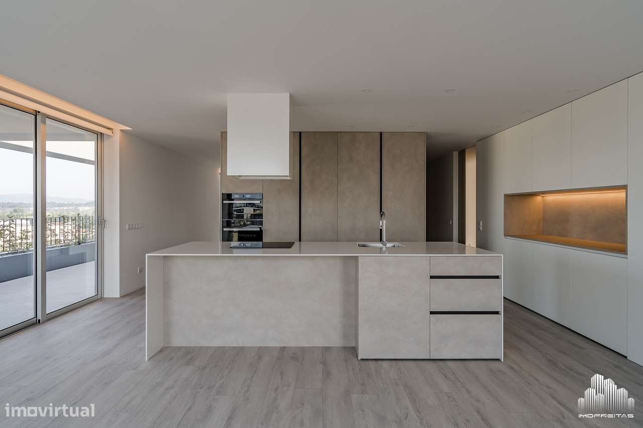 Fantástica Penthouse T4 com três Frentes e um Terraço de 120m2!-32