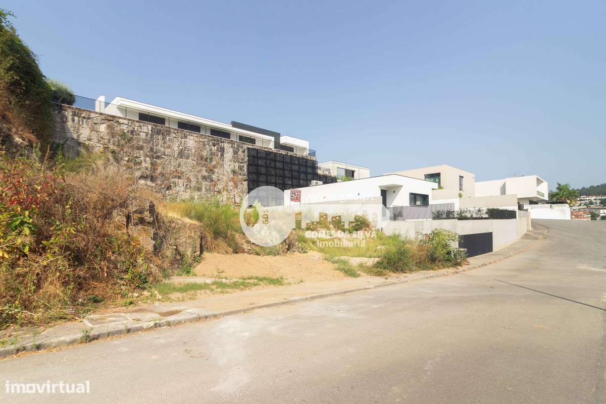 Terreno com 533m2 para construção de duas moradias geminadas - Grande imagem: 4/26