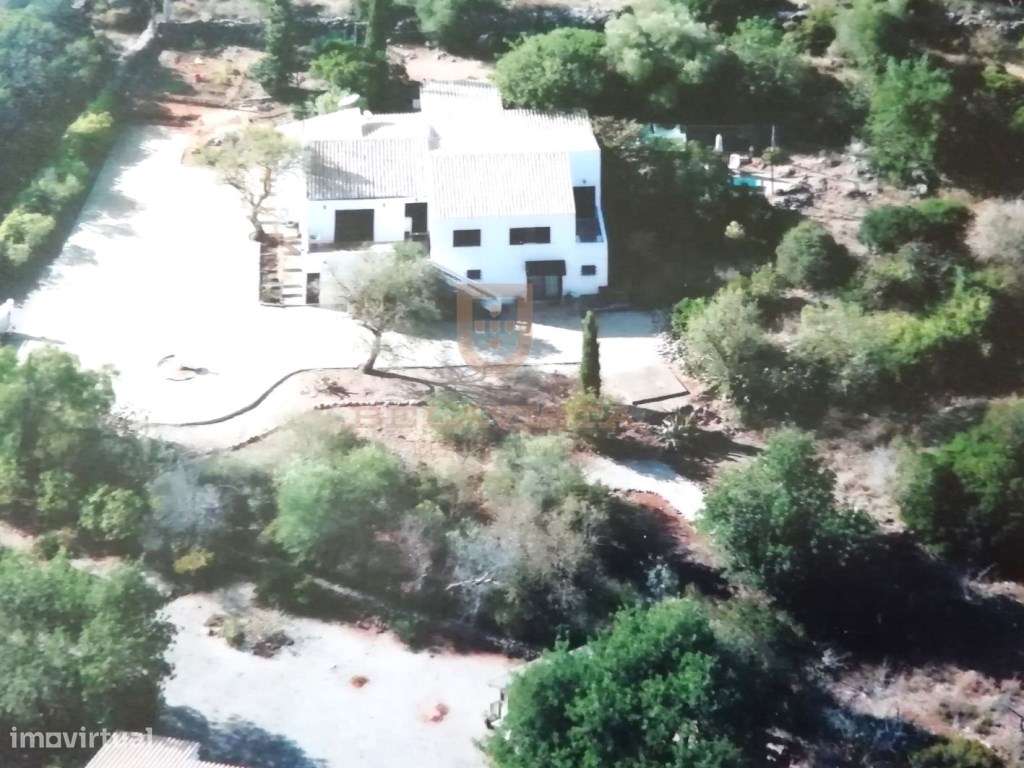 Moradia T3 com vista esplêndida para a montanha, em Loulé - Grande imagem: 2/17