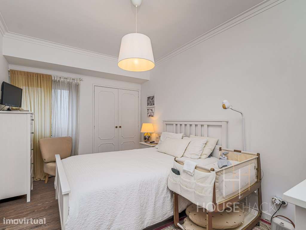 T2 Remodelado no Pragal com vista rio e duas varandas-15