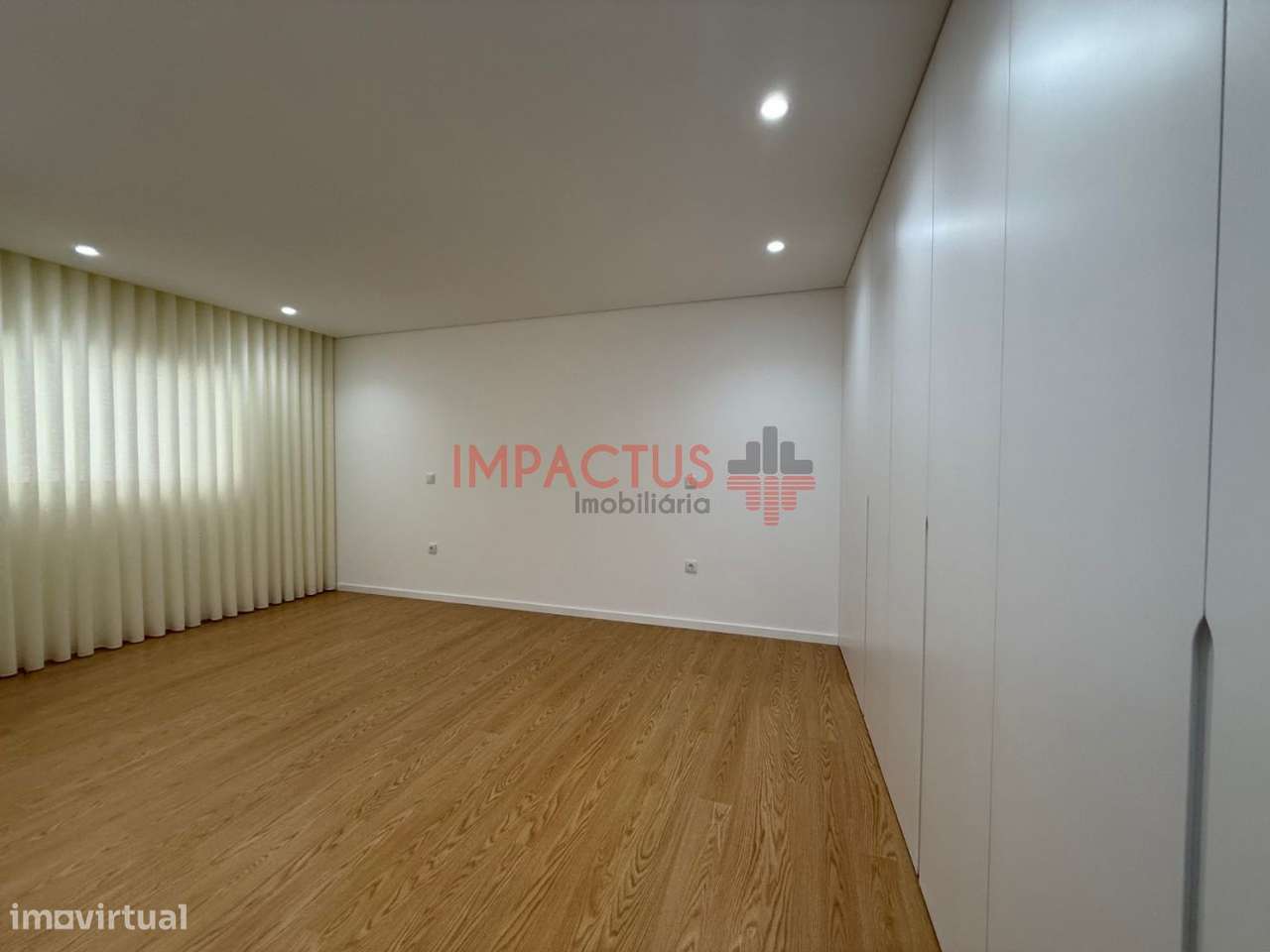 Imponente Moradia isolada com terreno de 1195m2-54