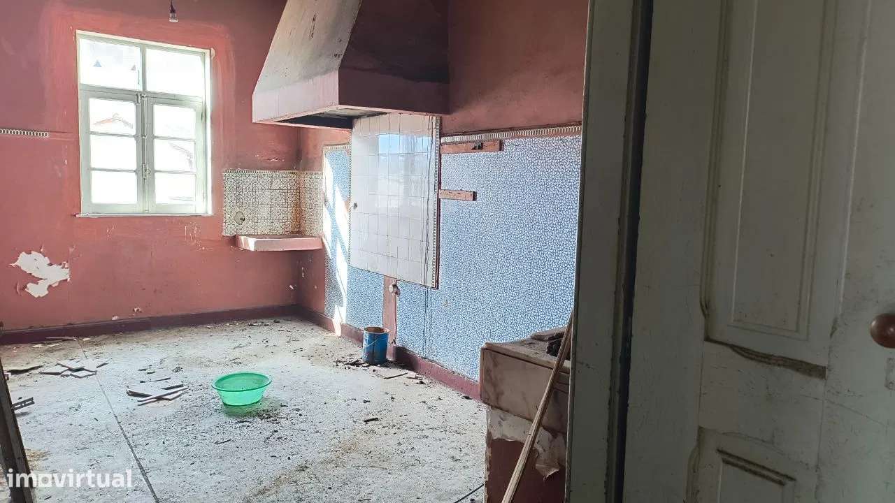 Prédio para Recuperar na Baixa de Coimbra-23