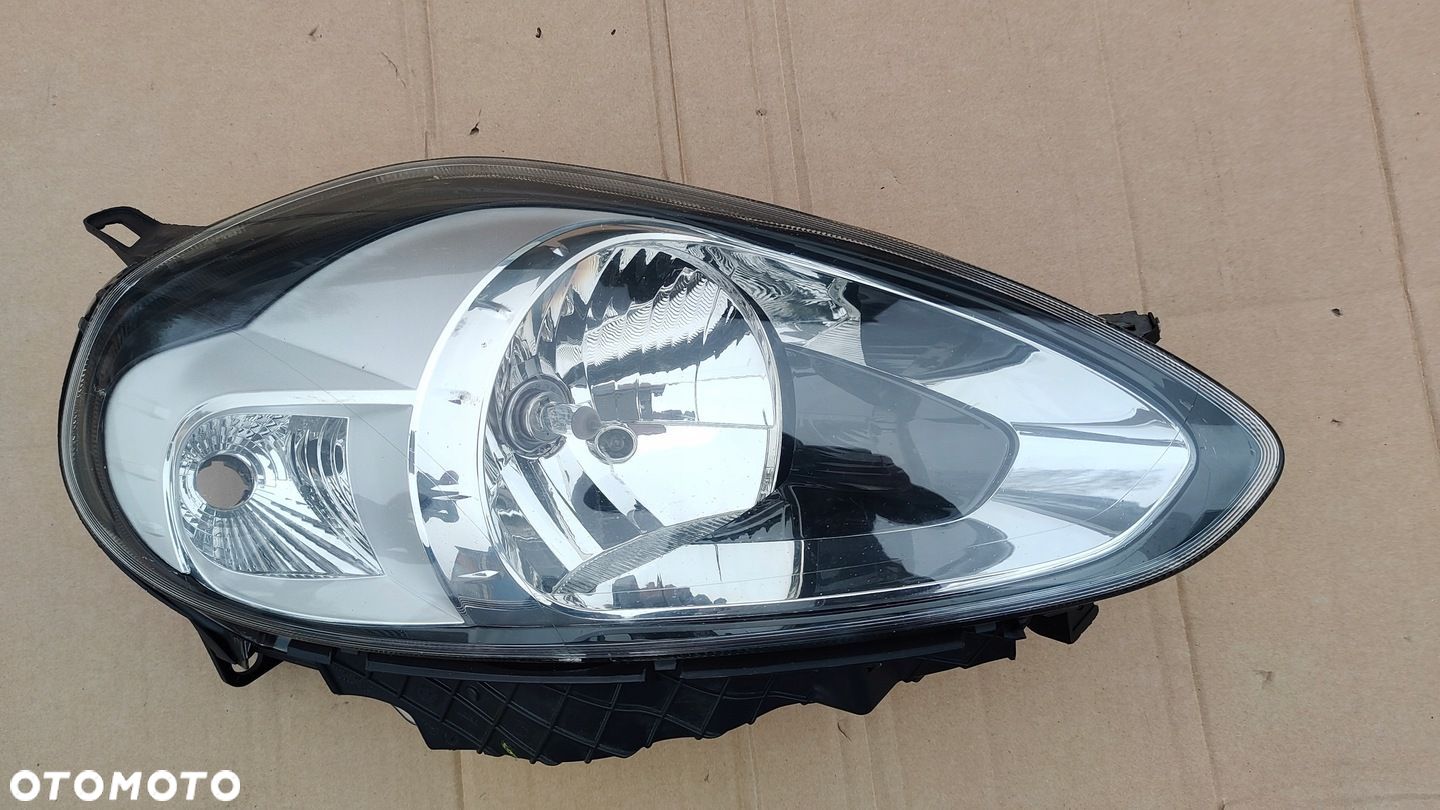 Fiat Punto EVO lampa prawa.Jasna.2010-2018. - 1