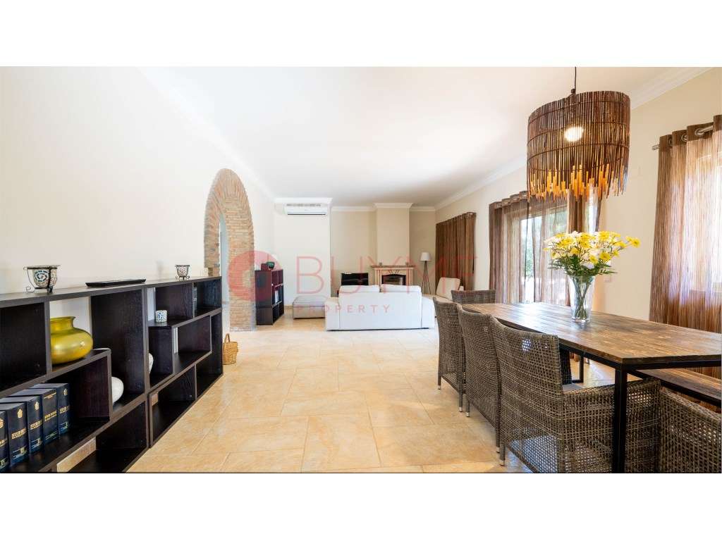 Moradia T5 com piscina e 1,2 ha de terreno em Estoi - Grande imagem: 5/22