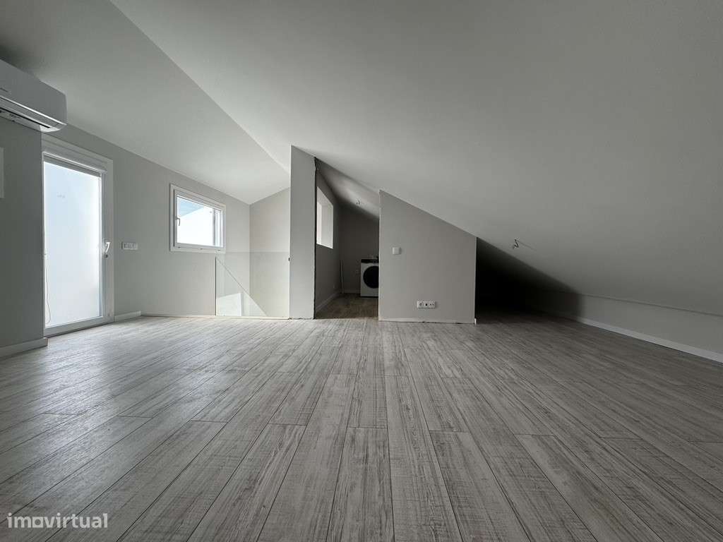 Moradia com 3 Suites, Garagem, Logradouro, Churrasqueira e Piscina-10