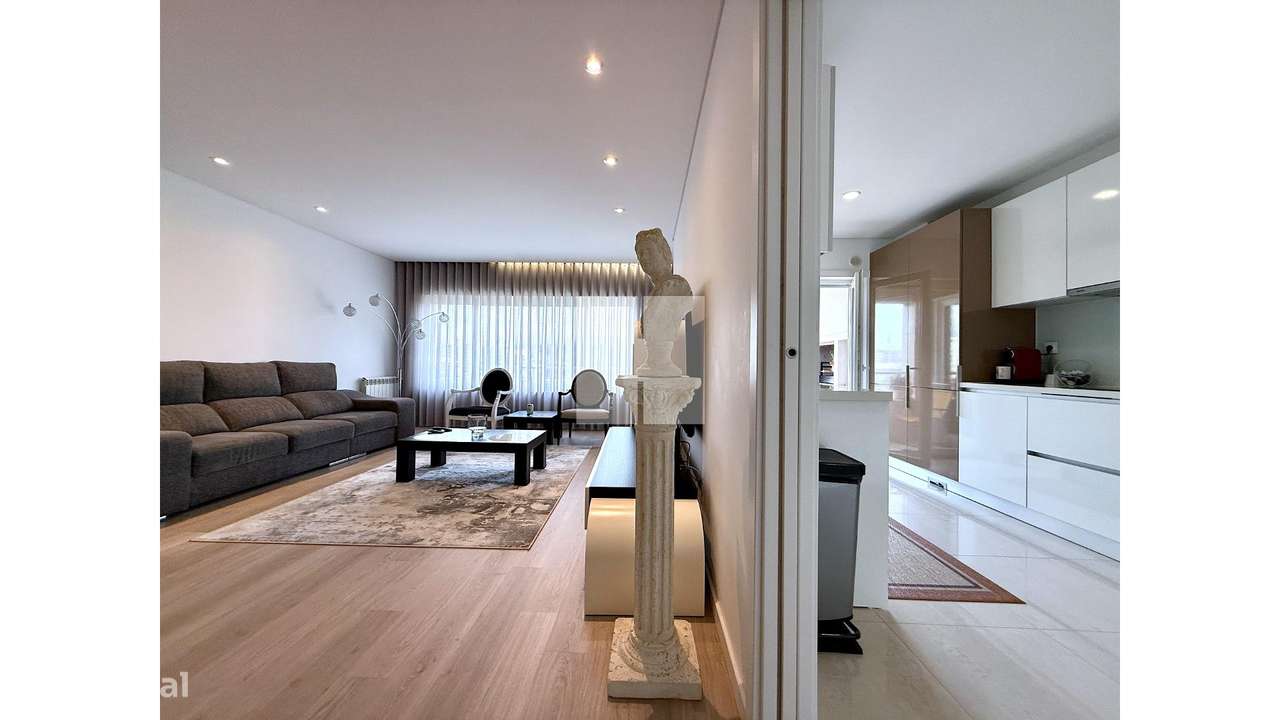 Luxuoso T-3 na Qtª Santa Maria-14