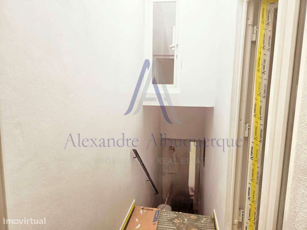 Apartamento T2 totalmente remodelado no coração de Sesimbra-15