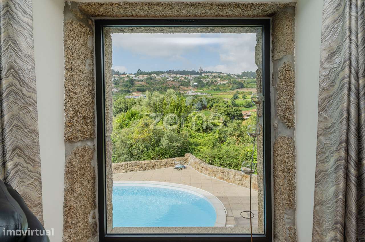 Moradia T5 + 1 com Piscina em Espinho, Braga-27