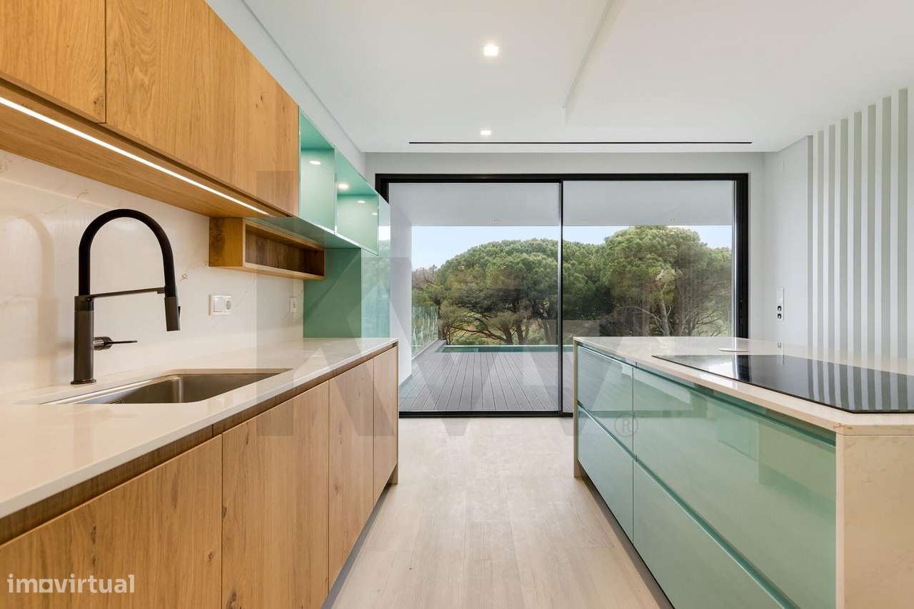 Moradia de arquitetura contemporânea em Cascais com 5 suites para vend-15