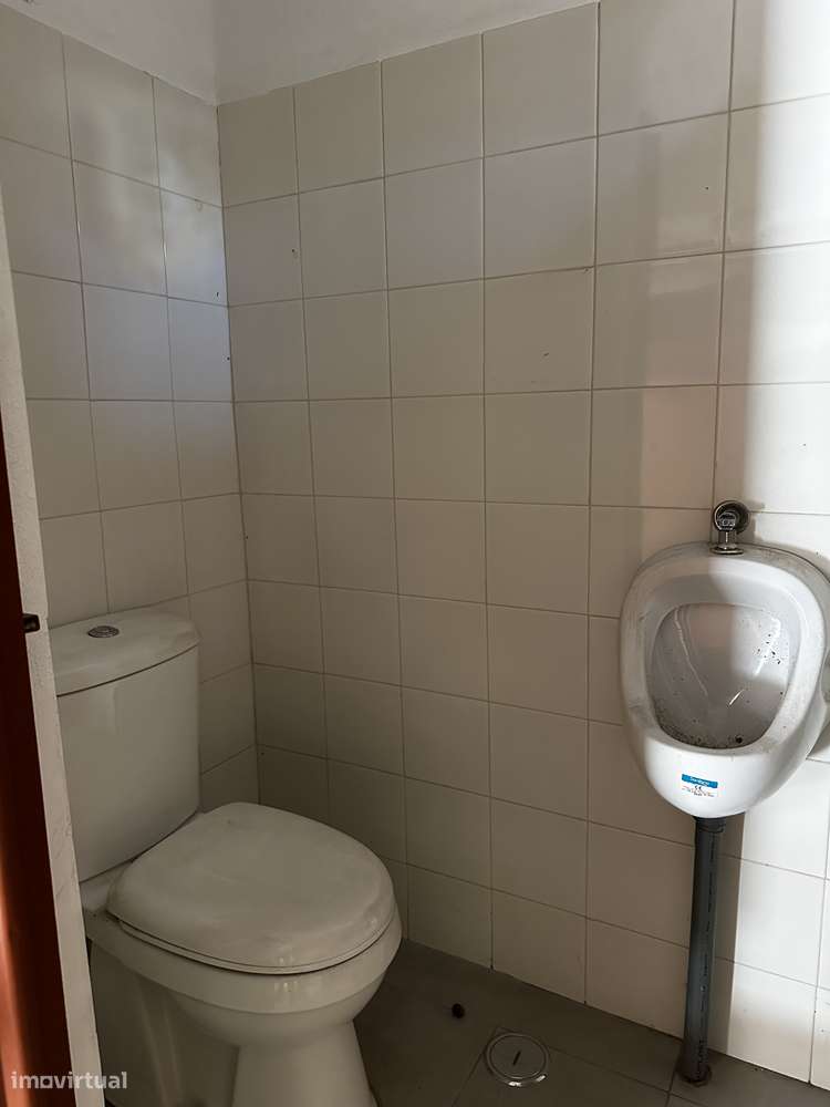 Armazém com generoso logradouro - Grande imagem: 5/21