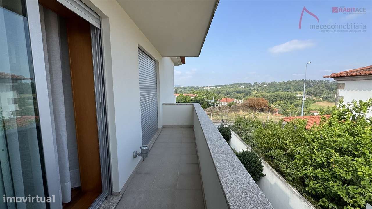 Moradia Isolada T3 com Piscina em Adaufe, Braga-37
