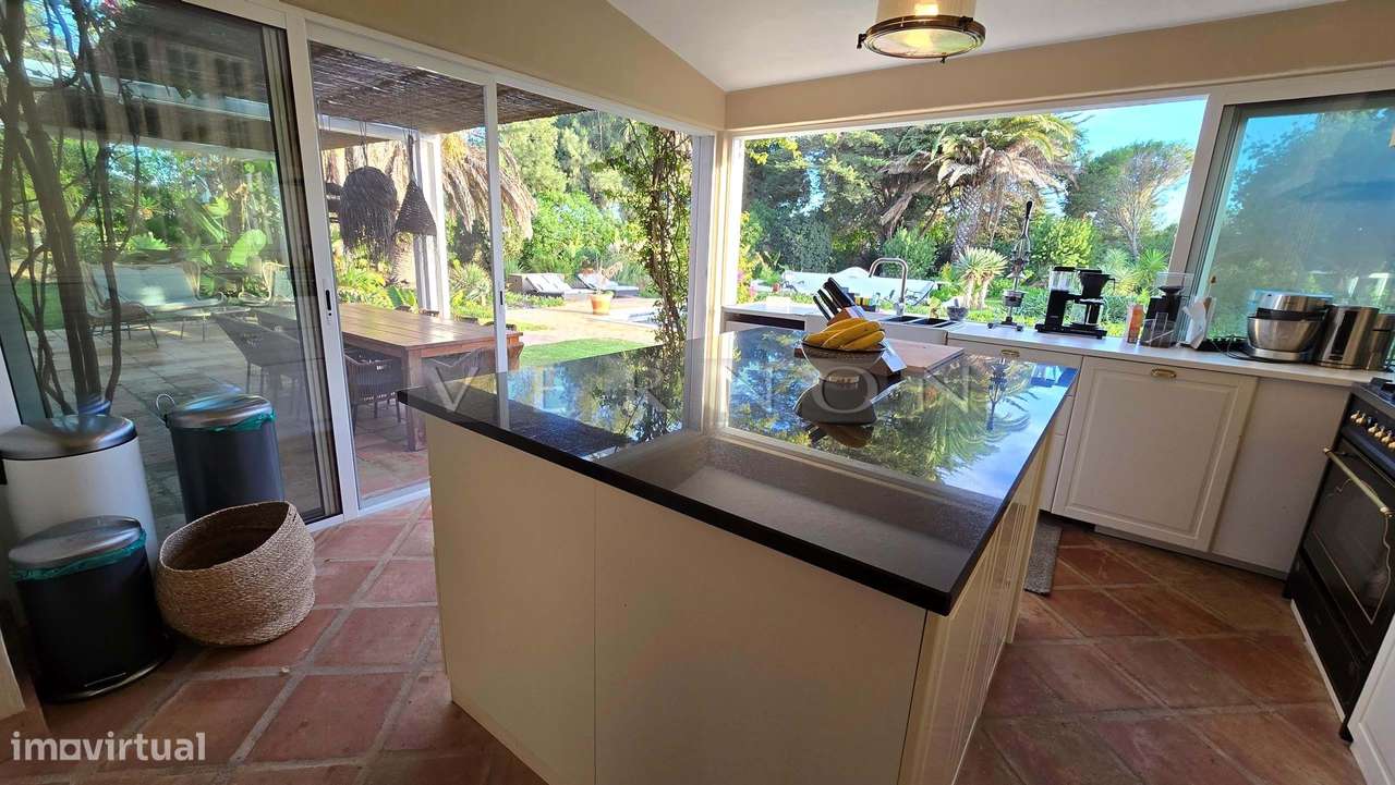 Algarve, Caramujeira,  para venda moradia V3 espaçosa renovada com vis-4