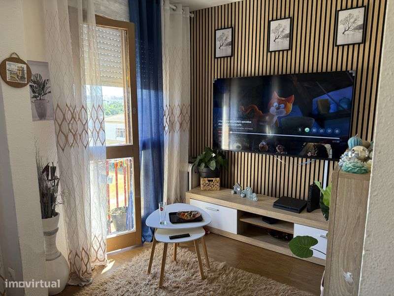 Vende -se apartamento T2+1 , no vale da amoreira. 4 andar Com elevador - Grande imagem: 4/11
