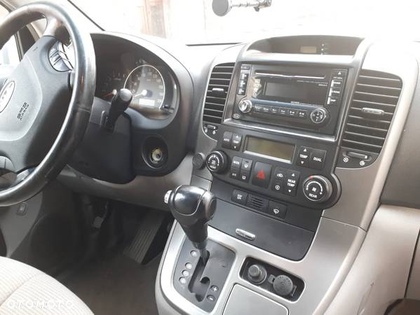 Kia Carnival 2.9 CRDi EX - 12