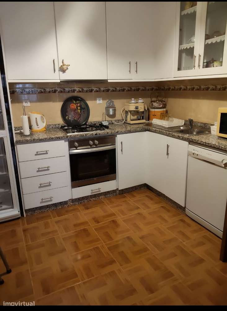 Moradia T4 com 3 casas de banho em banda - Grande imagem: 4/14