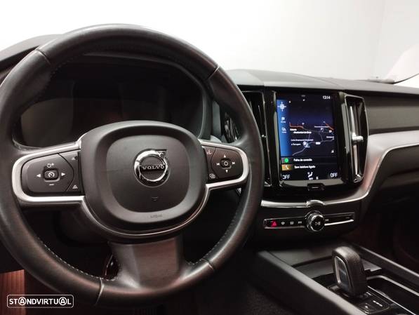 Volvo XC 60 2.0 B5 Momentum Plus AWD - 9