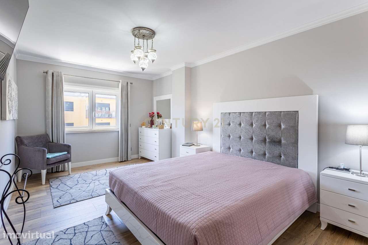 Moderno Apartamento T4 no Carregado em condomínio fechado-27