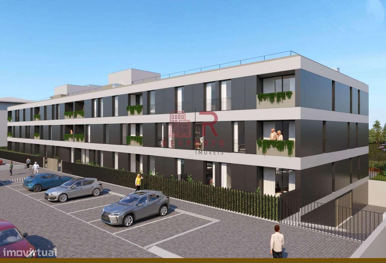 Apartamento T2, com 2 suítes, varanda, jardim e garagem-11