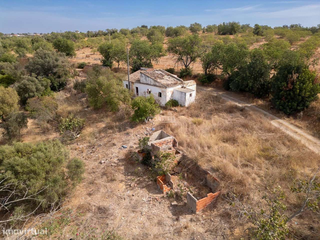 Terreno com 22974 m2 composto por 2 ruínas totalizando 275m2 situado n - Grande imagem: 5/21