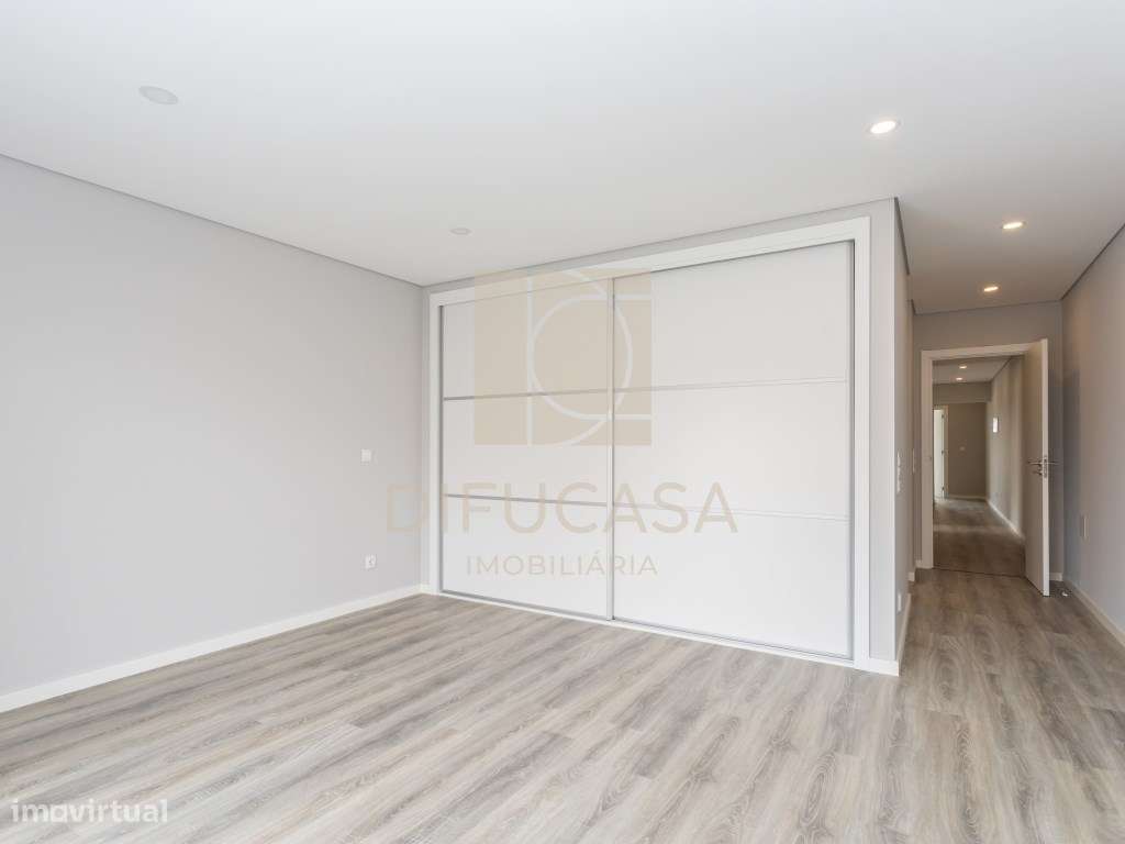 R235 - Moradia T4 Pronta Habitar Centro de Fernão Ferro-22