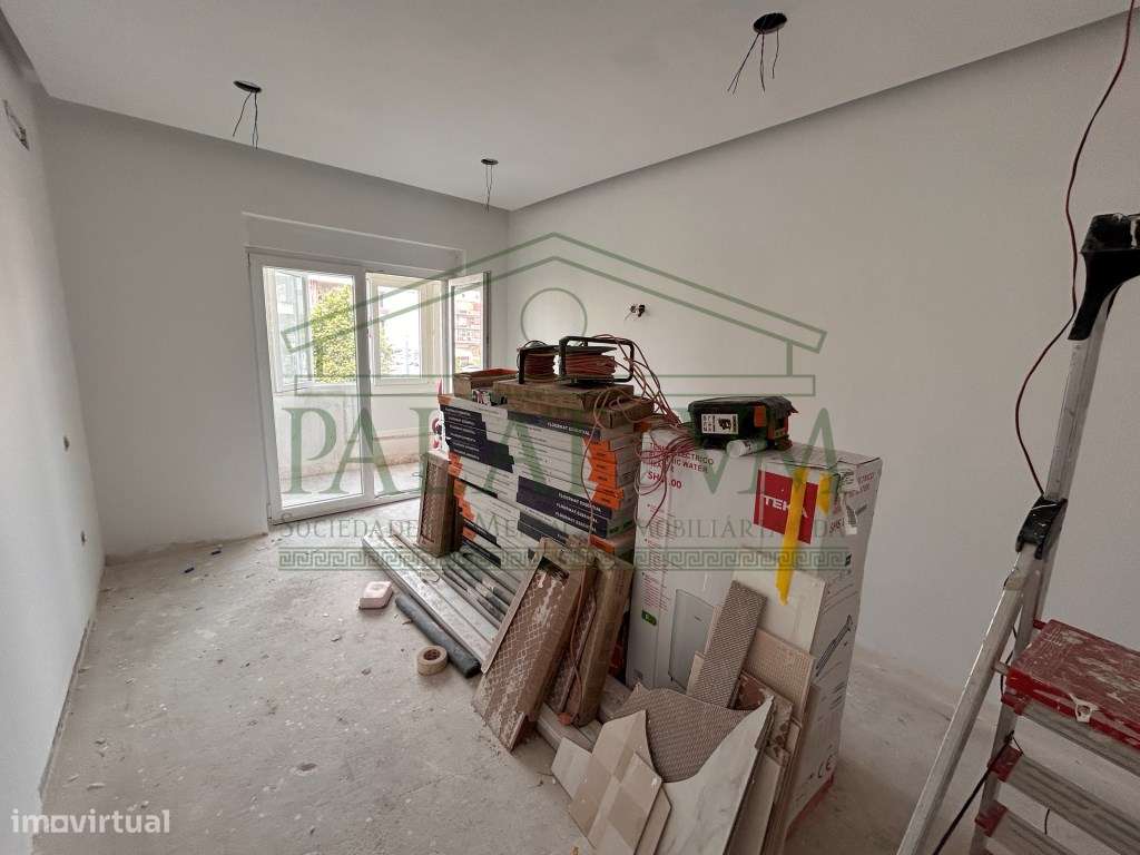Apartamento T3 - Totalmente Renovado - Laranjeiro-12