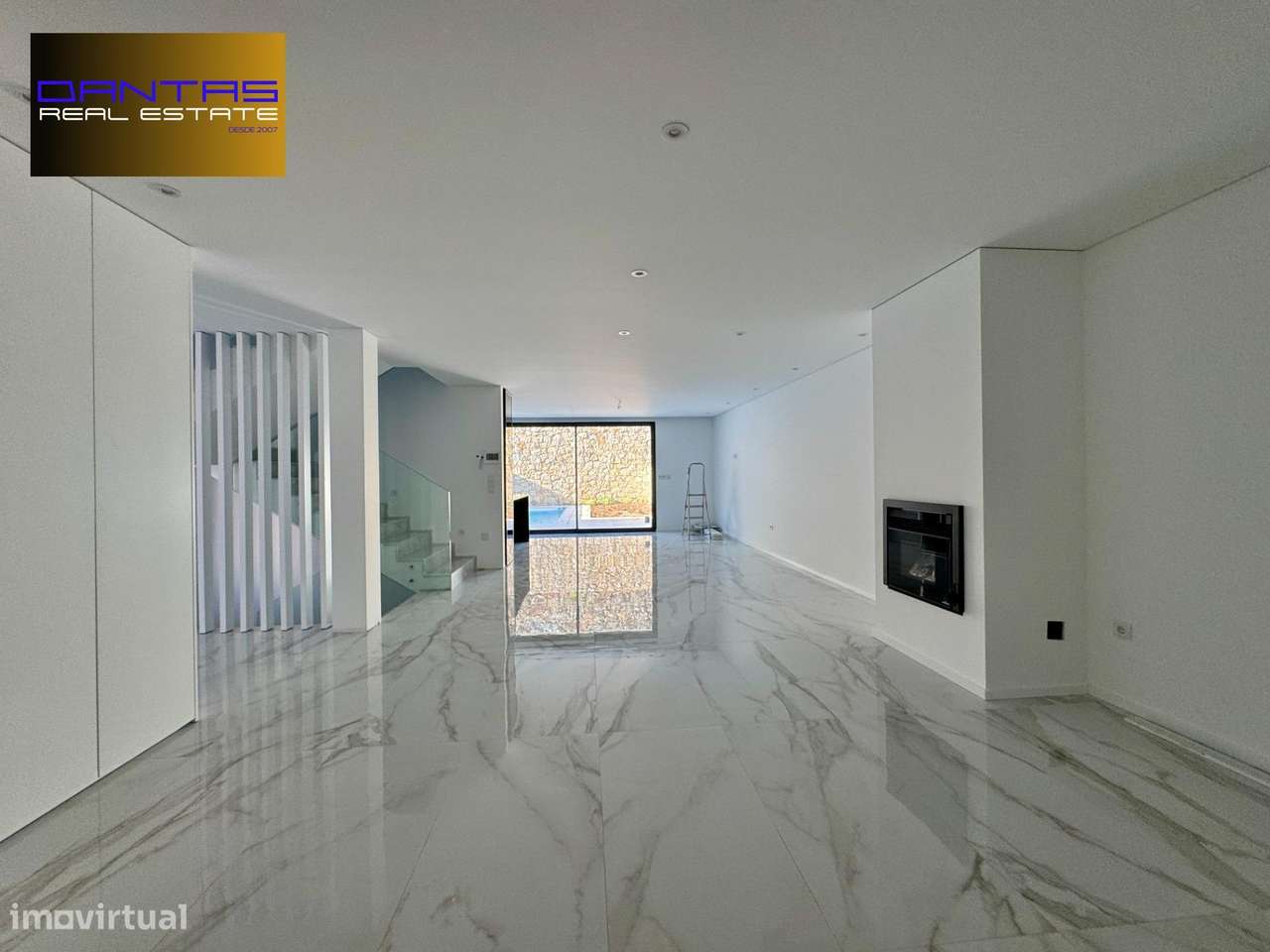 Gaveto T4 já com a estrutura concluída, lote 400m2-13