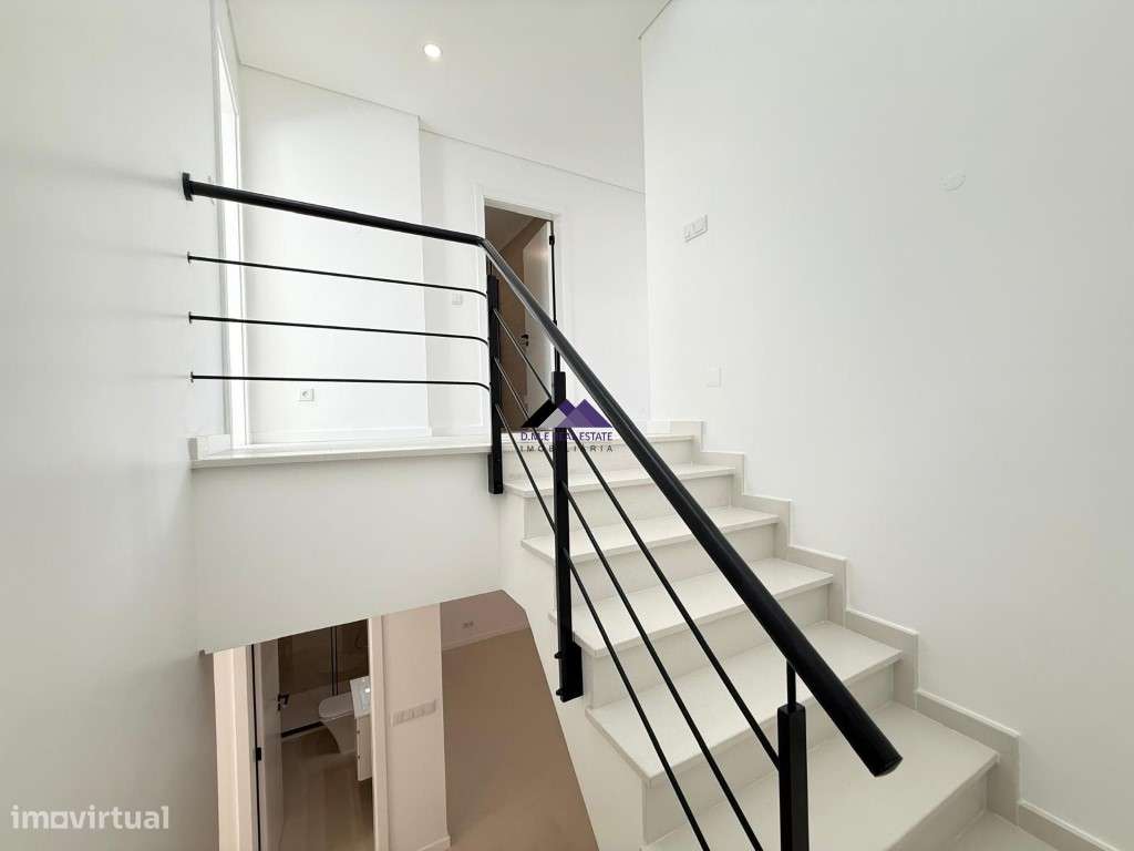 Moradia V3 com Garagem e Piscina a Estrear-35