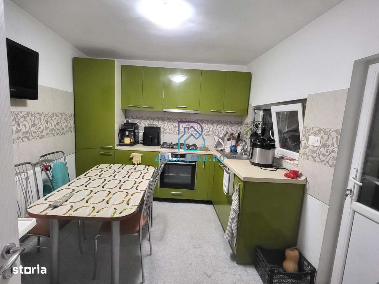Soseaua Chitilei, zona Crusovat, casa 4 camere, doua bai, teren 259mp-11