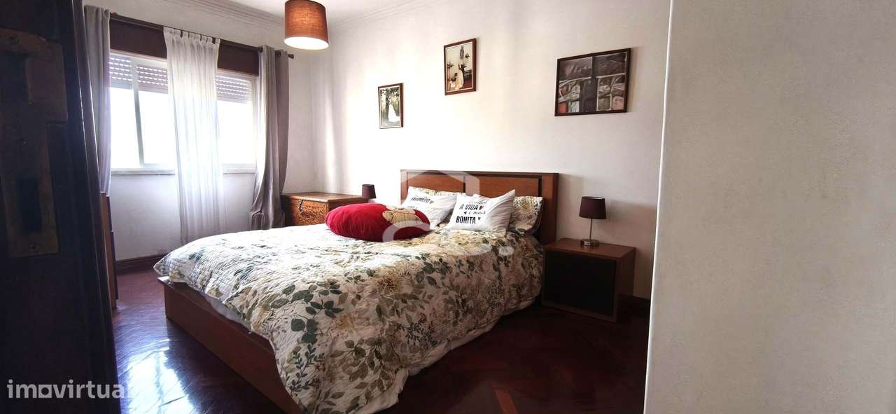 Apartamento T3 com Excelente Localização em Caneças-17