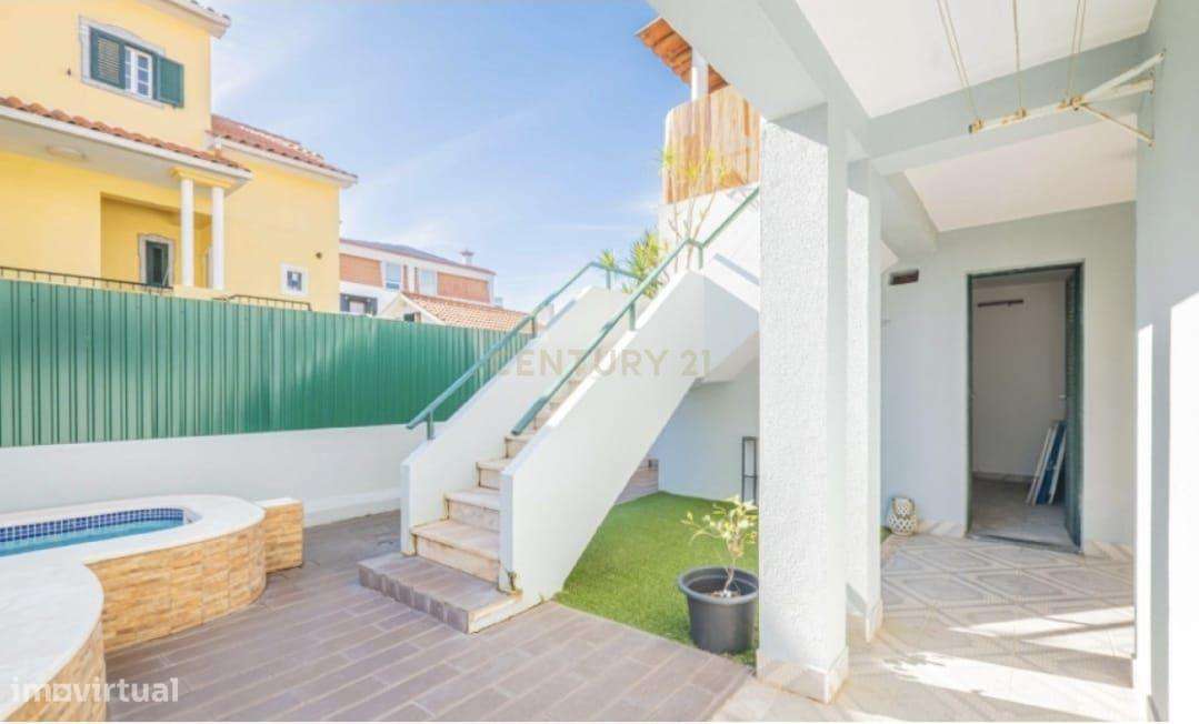 Moradia T4 na Charneca Caparica com Piscina na rua João de Deus a 5min-44