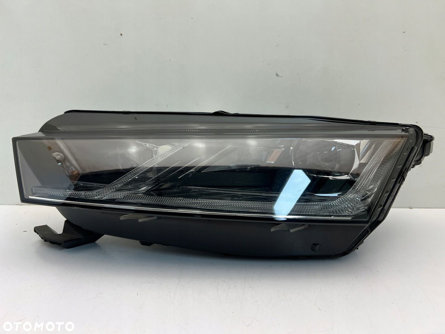 SKODA OCTAVIA 4 IV 5E4 LAMPA PRZEDNIA LEWA CRYSTAL LIGHTING 2020- - 1