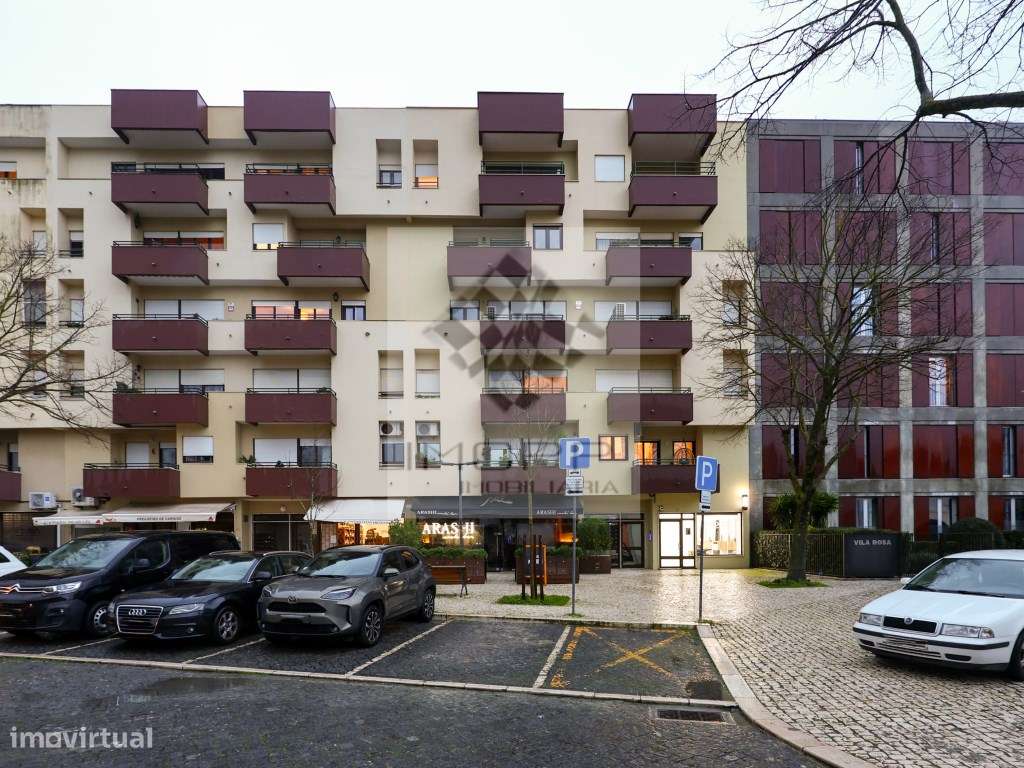 Apartamento T2 com varanda no centro de Carnide-29