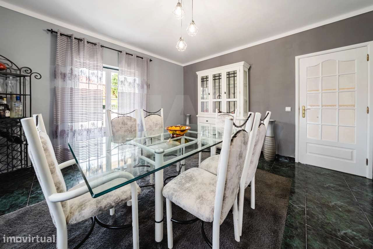 Moradia T4 com Charme em Olho Marinho | 260m² | Lote 734m²-11