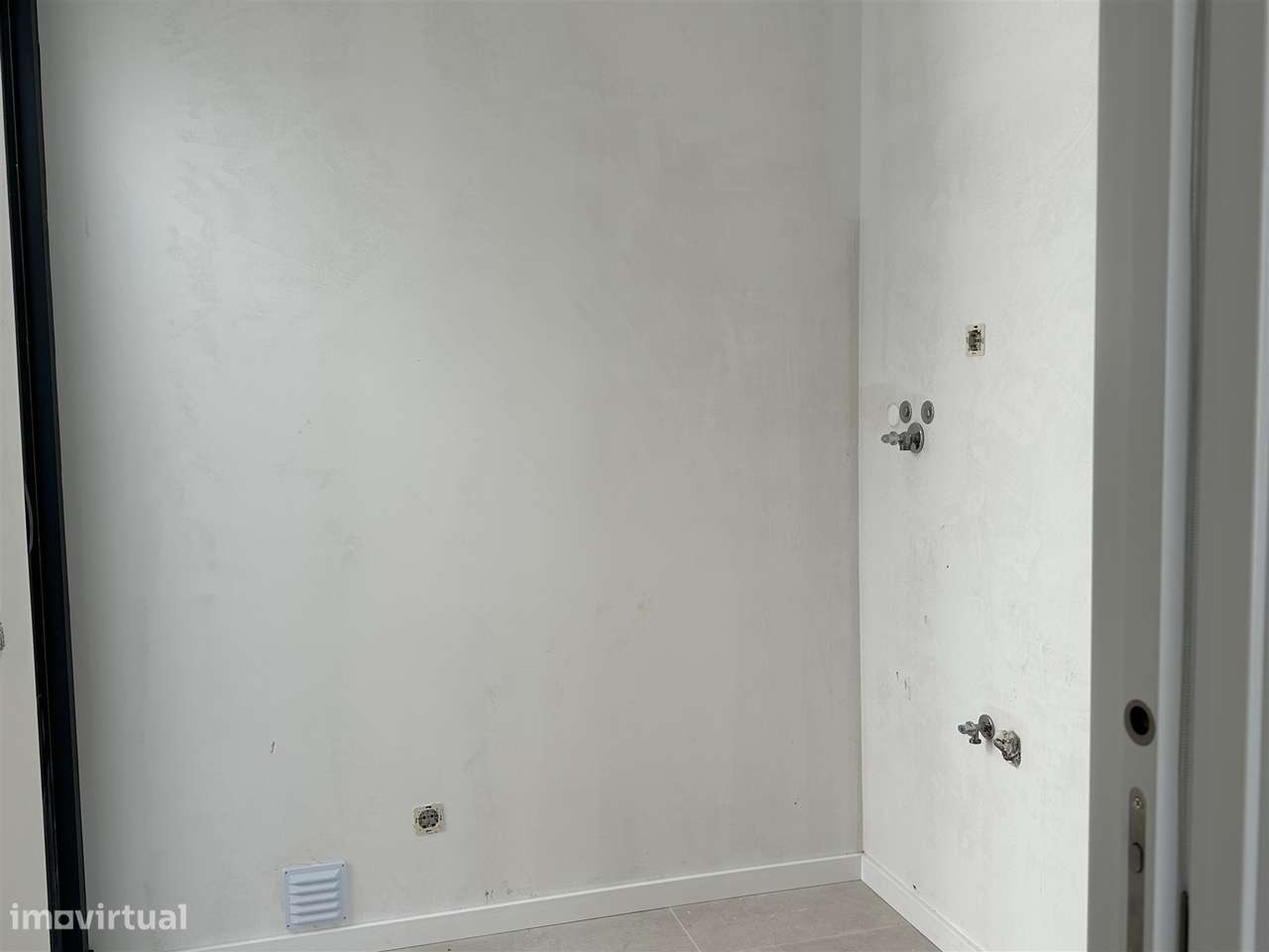 Moradia Unifamiliar de Luxo com Piscina e Jardim-47