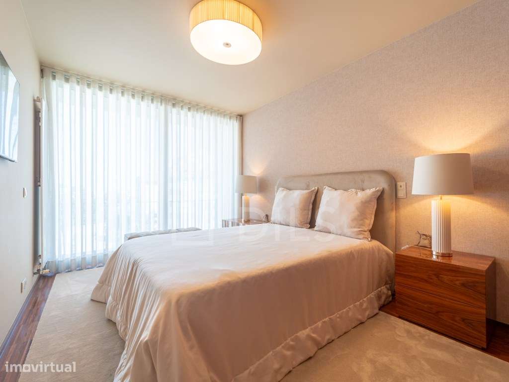 Apartamento T2 com varandas e garagem-3
