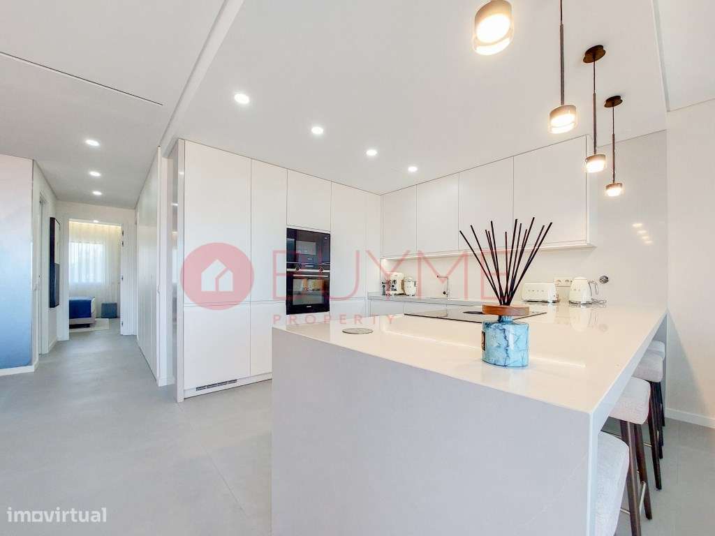 Apartamento T2 Luminoso com Vista Mar em Quarteira-1