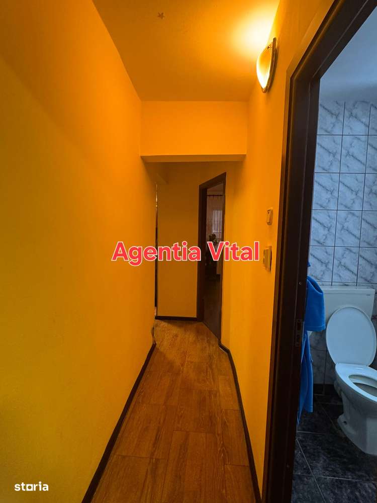 Sarari Decomandat p/4 cu balcon - Imagine principală: 3/6